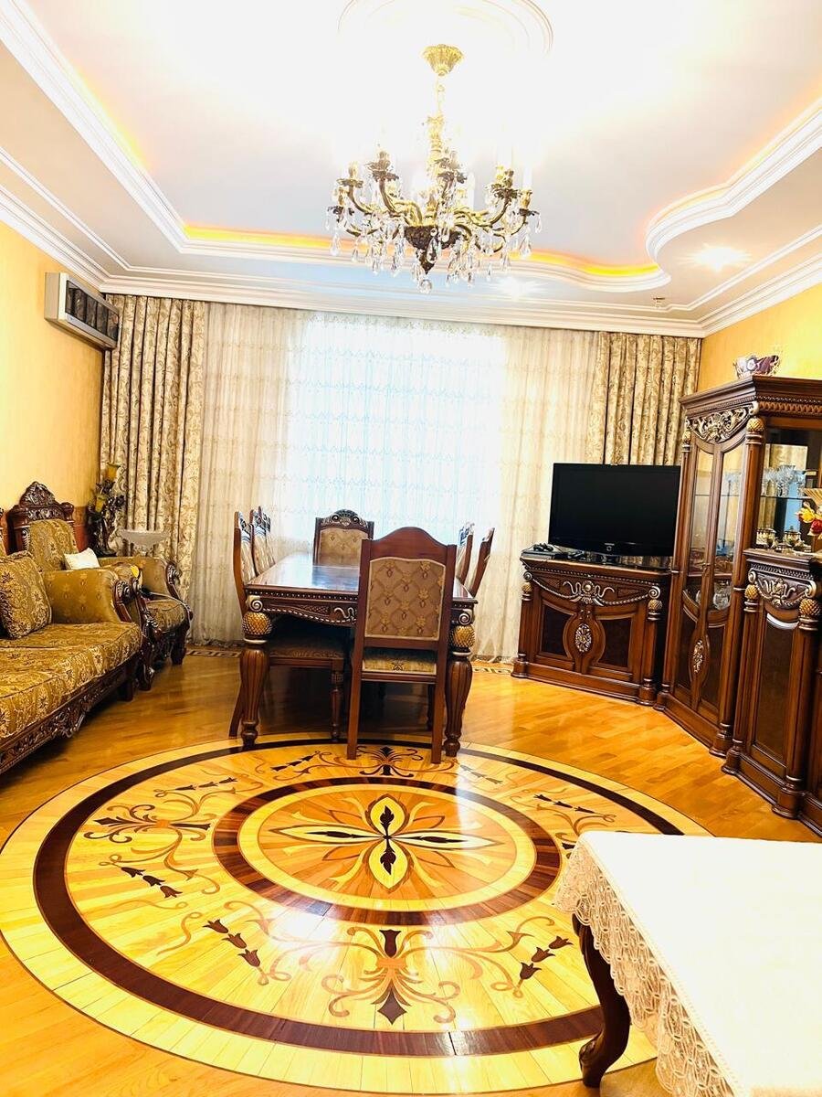 Satılır 4 otaqlı yeni tikili, 160 m², İnşaatçılar m.-1