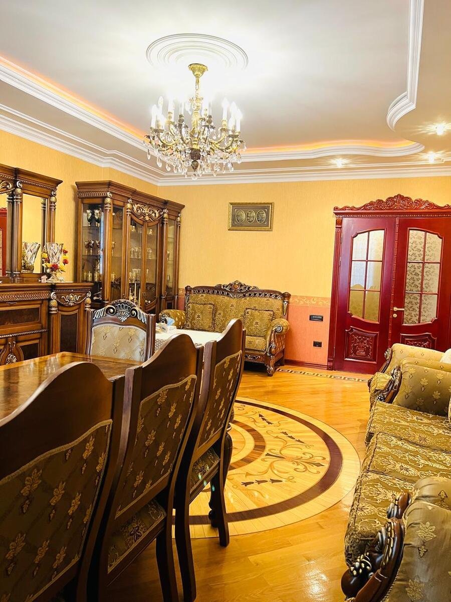 Satılır 4 otaqlı yeni tikili, 160 m², İnşaatçılar m.-3