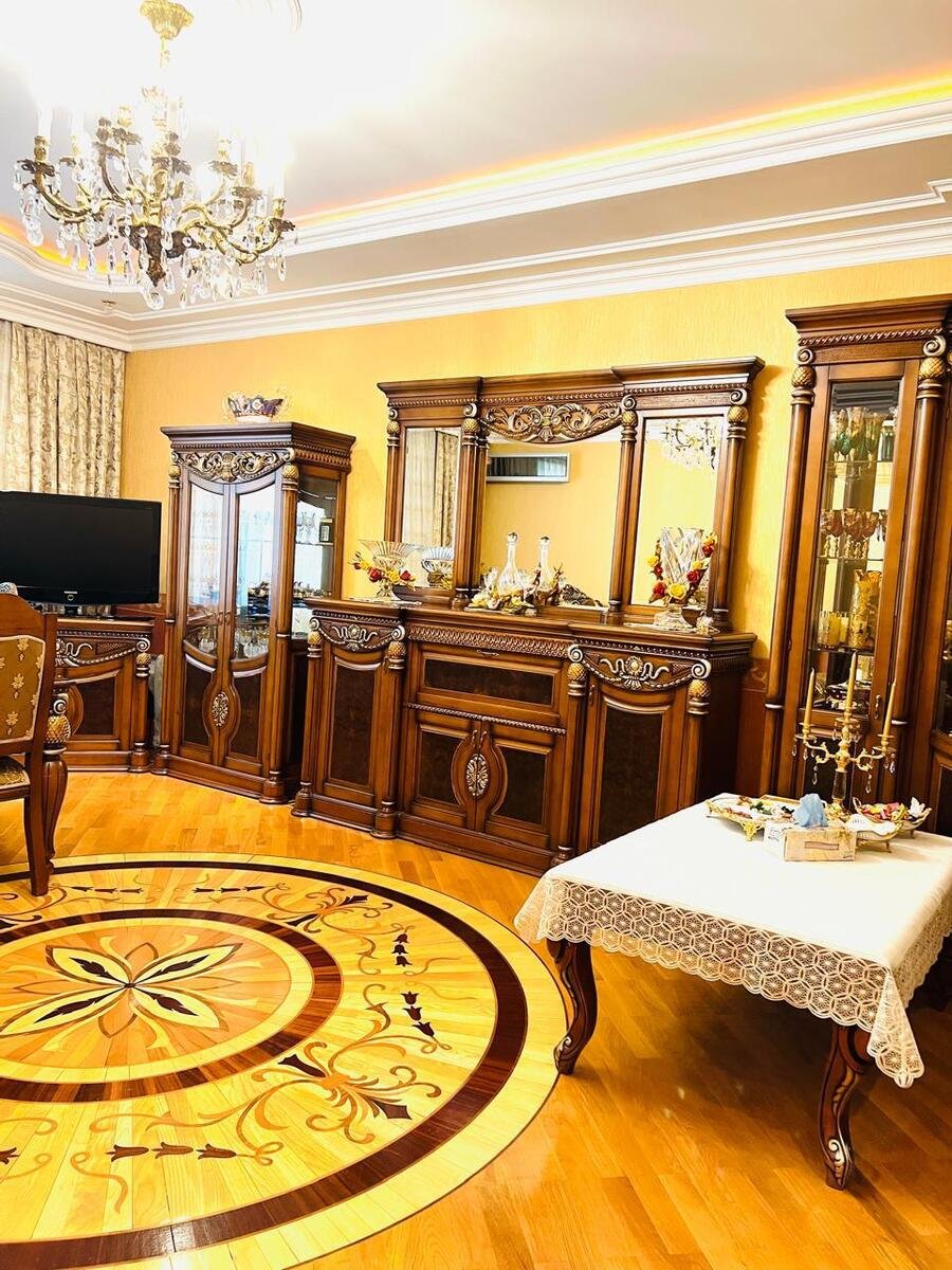 Satılır 4 otaqlı yeni tikili, 160 m², İnşaatçılar m.-5