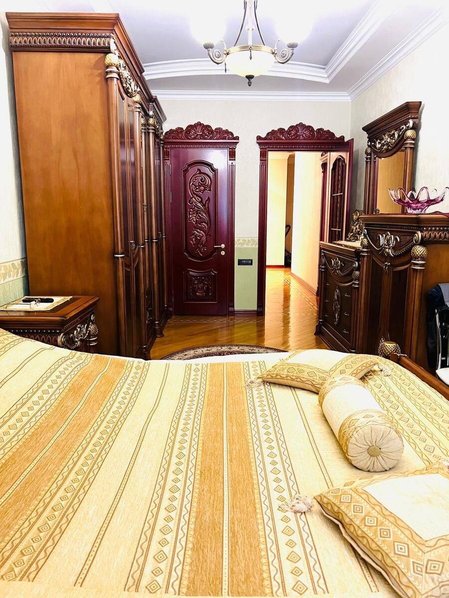 Satılır 4 otaqlı yeni tikili, 160 m², İnşaatçılar m.-9