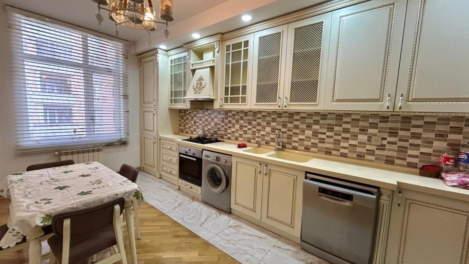 Kirayə verilir 4 otaqlı yeni tikili, 150 m², Elmlər Akademiyası m.-5