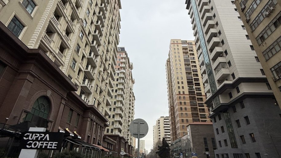 Satılır 2 otaqlı köhnə tikili, 65 m², İnşaatçılar m.-1