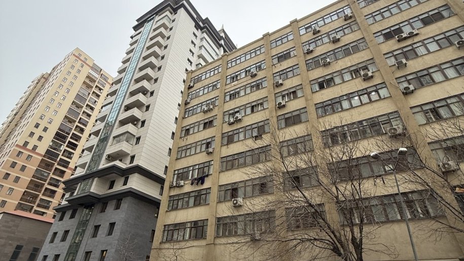Satılır 2 otaqlı köhnə tikili, 65 m², İnşaatçılar m.-3
