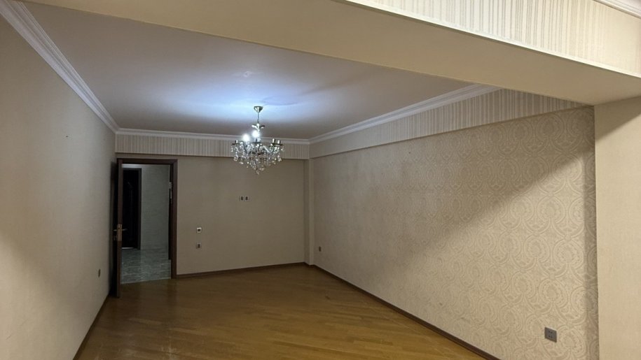 Satılır 2 otaqlı köhnə tikili, 65 m², İnşaatçılar m.-5
