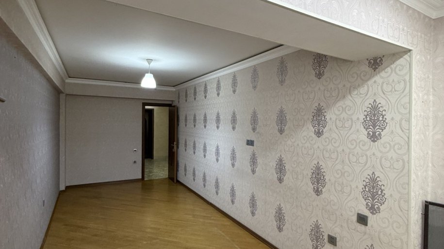 Satılır 2 otaqlı köhnə tikili, 65 m², İnşaatçılar m.-9