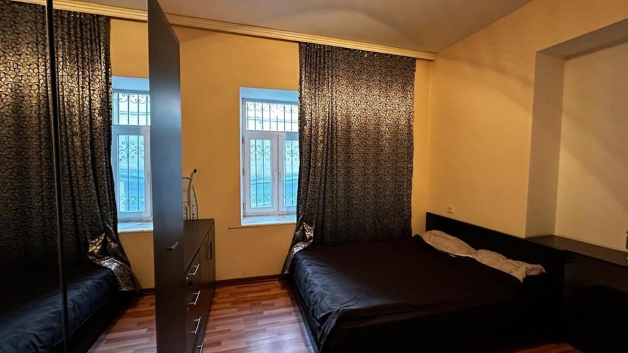 55 m<sup>2</sup> ofis satılır, İçərişəhər m.-2