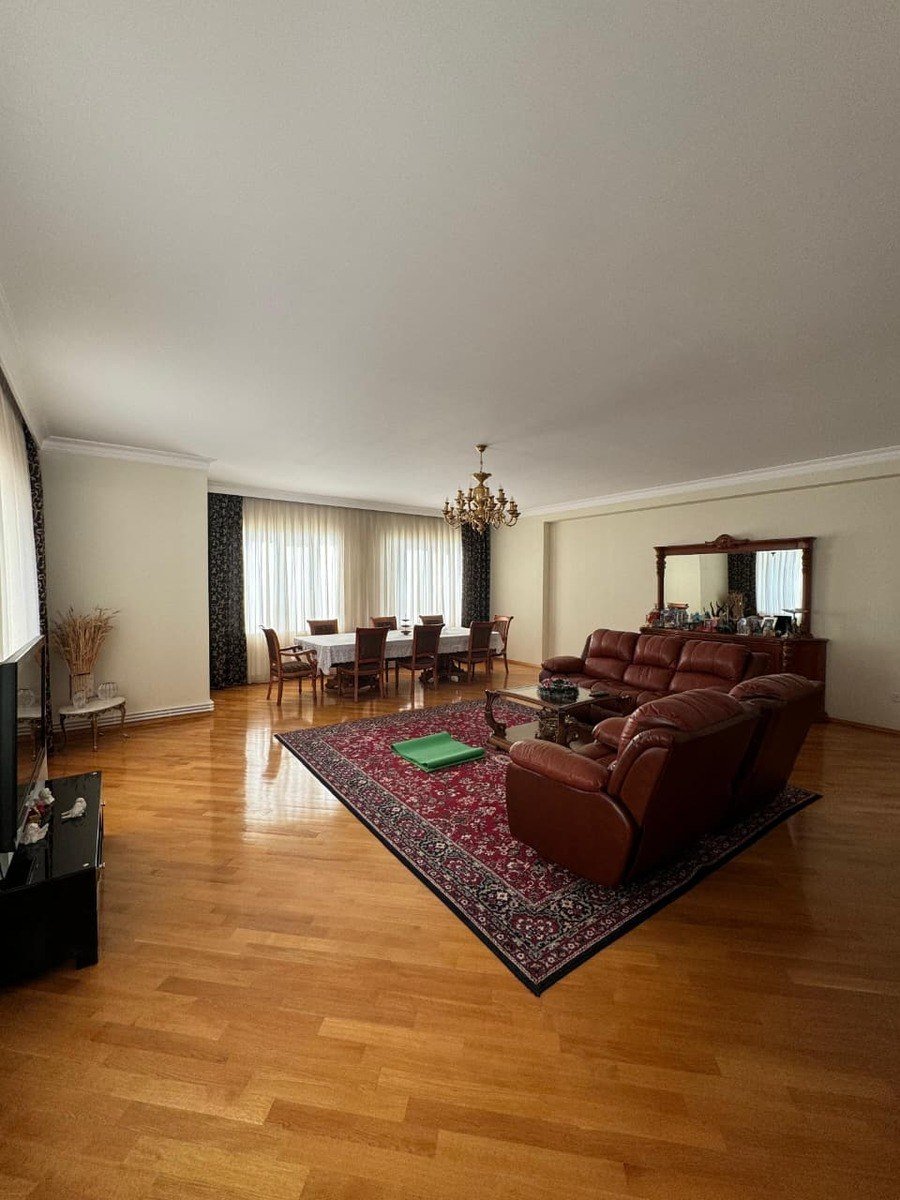 Satılır 4 otaqlı yeni tikili, 185 m², 8 noyabr-1