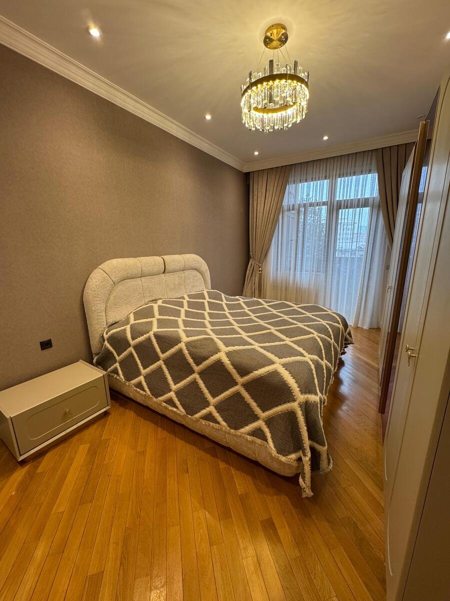 Satılır 3 otaqlı yeni tikili, 114 m², İnşaatçılar m.-4