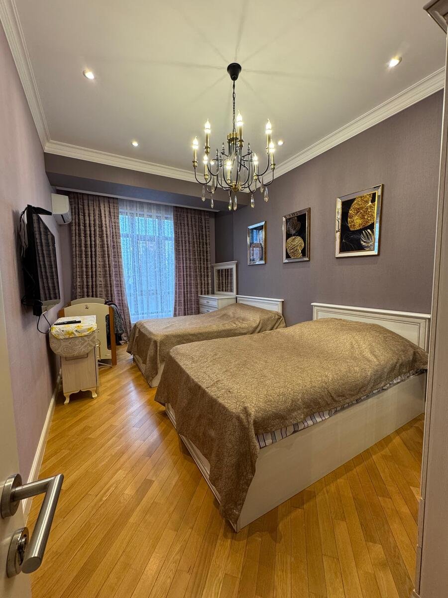 Satılır 3 otaqlı yeni tikili, 114 m², İnşaatçılar m.-5