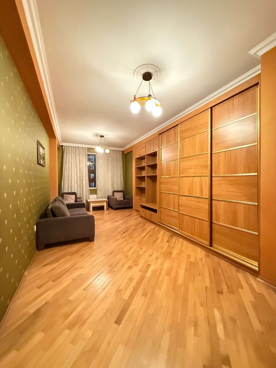 Satılır 3 otaqlı yeni tikili, 110 m², İnşaatçılar m.-4