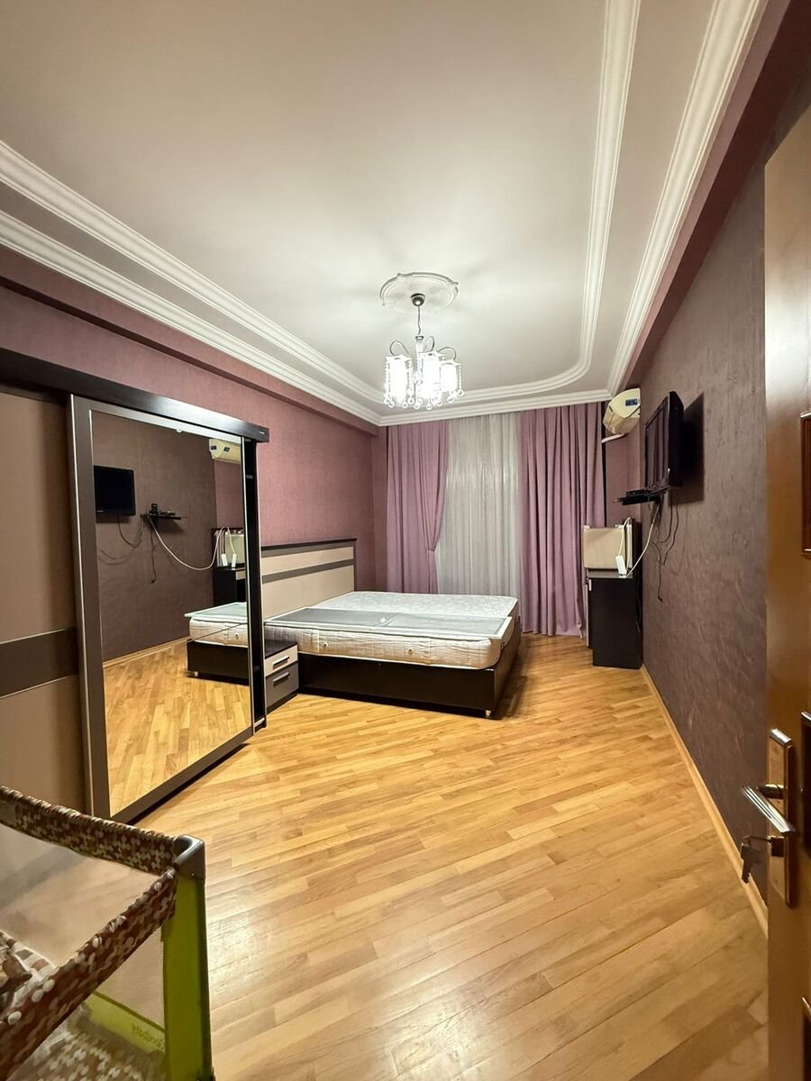 Satılır 3 otaqlı yeni tikili, 110 m², İnşaatçılar m.-7