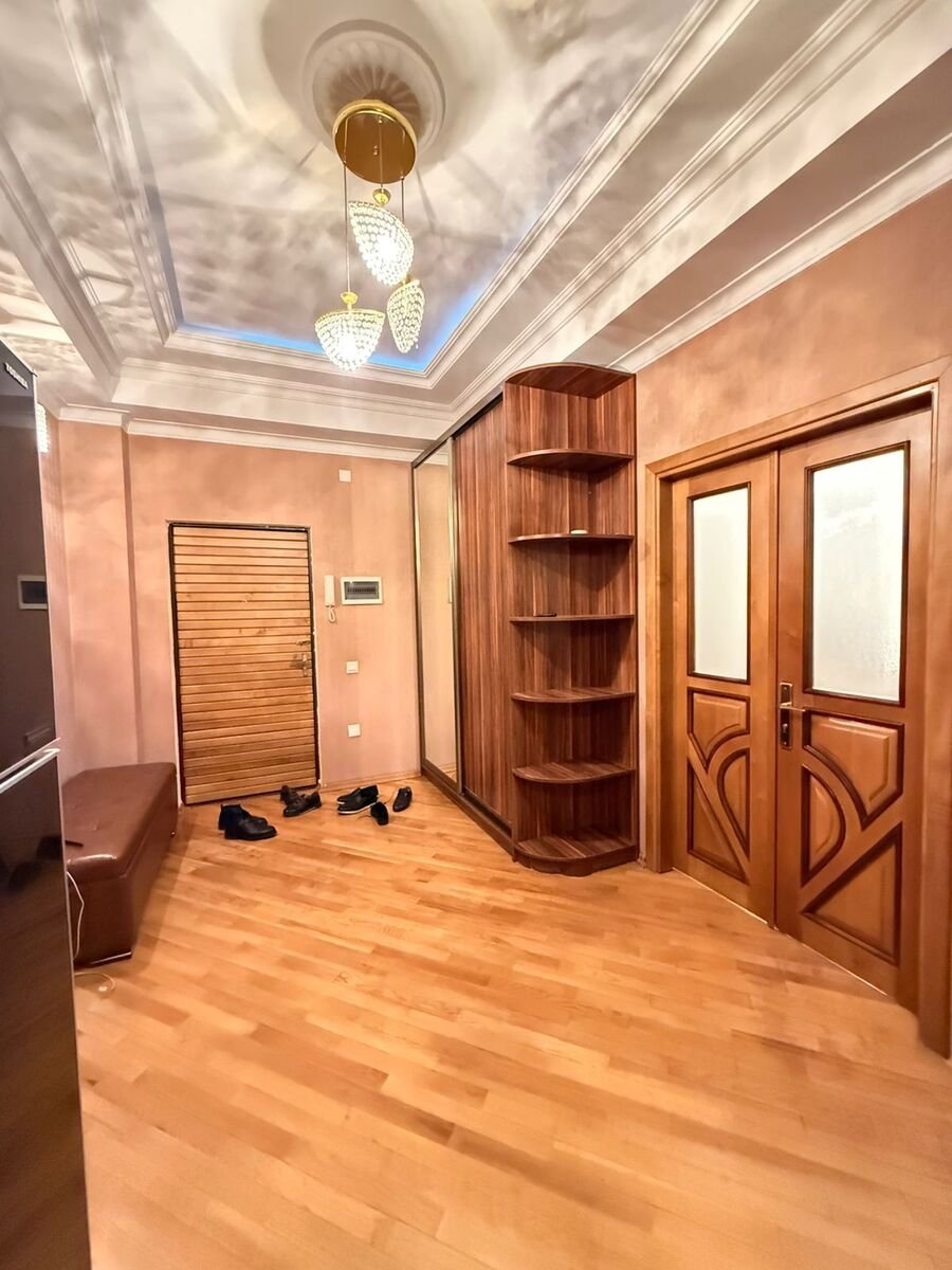 Satılır 3 otaqlı yeni tikili, 110 m², İnşaatçılar m.-9