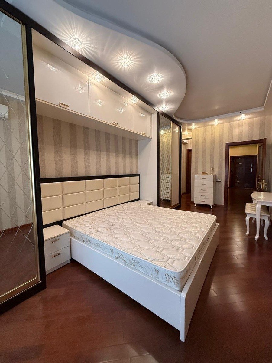 Satılır 5 otaqlı yeni tikili, 202 m², Elmlər Akademiyası m.-10