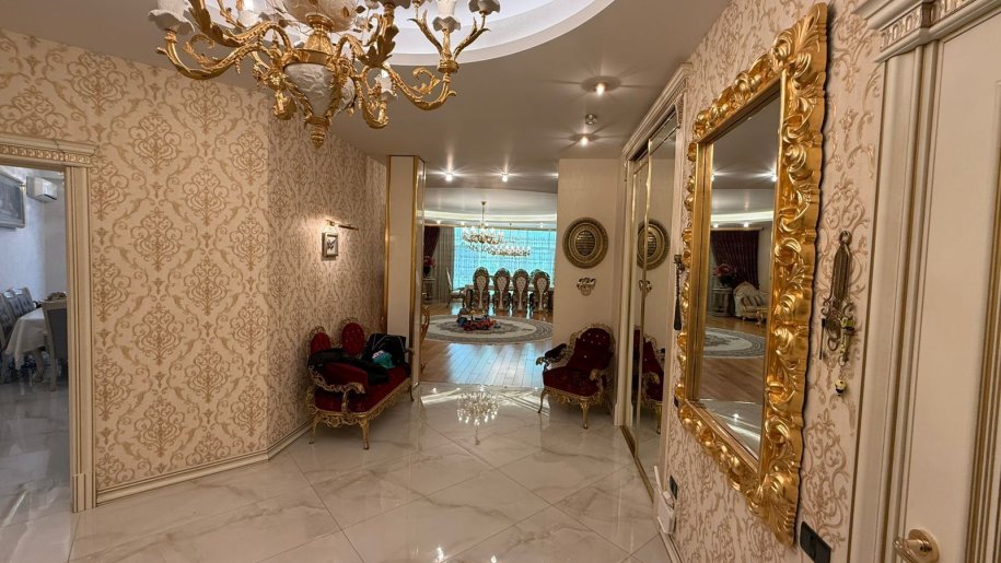 Satılır 4 otaqlı yeni tikili, 235 m², Nizami m.-12