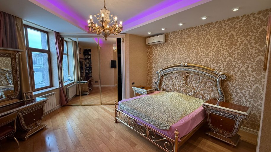 Satılır 4 otaqlı yeni tikili, 235 m², Nizami m.-21