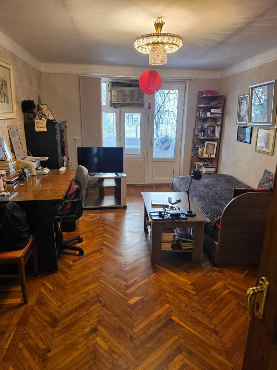 Satılır 3 otaqlı köhnə tikili, 60 m², Elmlər Akademiyası m.-1