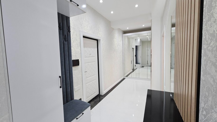 Satılır 3 otaqlı yeni tikili, 90 m², Qara Qarayev m.-8