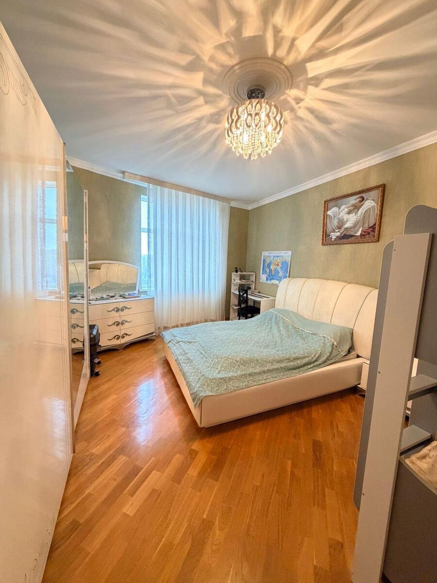 Satılır 2 otaqlı yeni tikili, 110 m², İnşaatçılar m.-6