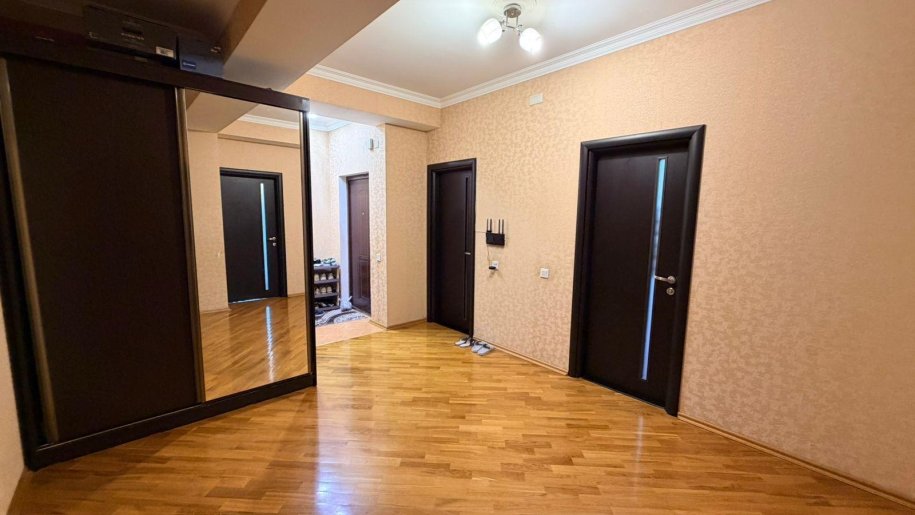 Satılır 2 otaqlı yeni tikili, 110 m², İnşaatçılar m.-9