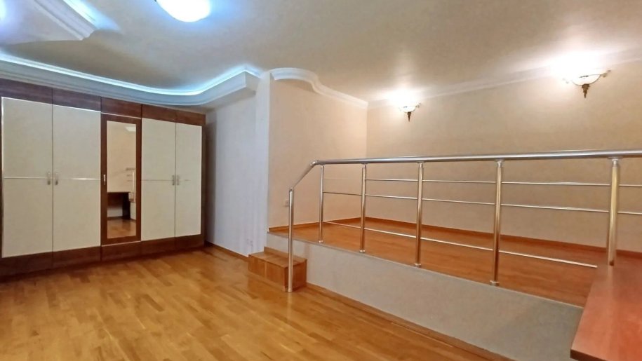 65 m<sup>2</sup> ofis satılır, İçərişəhər m.-2