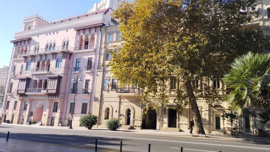 65 m<sup>2</sup> ofis satılır, İçərişəhər m.-12