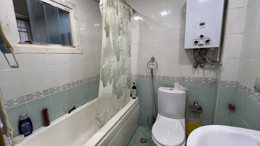 Satılır 2 otaqlı köhnə tikili, 55 m², İnşaatçılar m.-5