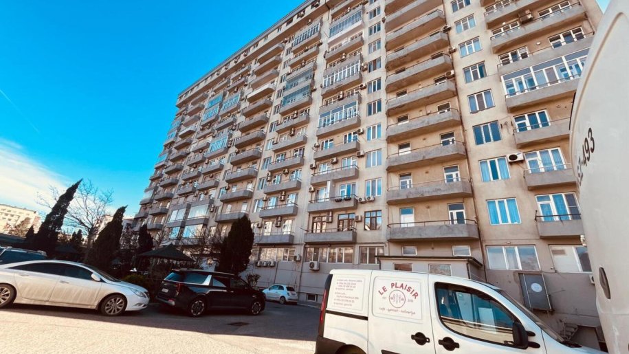 Satılır 5 otaqlı yeni tikili, 190 m², 28 May m.-1