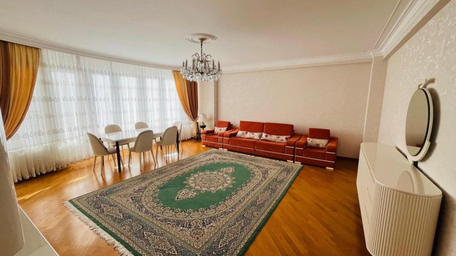 Satılır 5 otaqlı yeni tikili, 190 m², 28 May m.-2