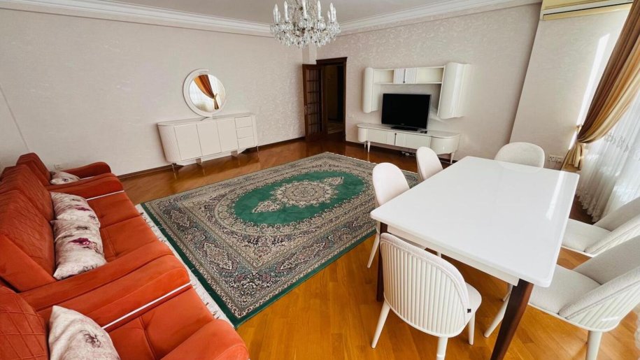Satılır 5 otaqlı yeni tikili, 190 m², 28 May m.-4