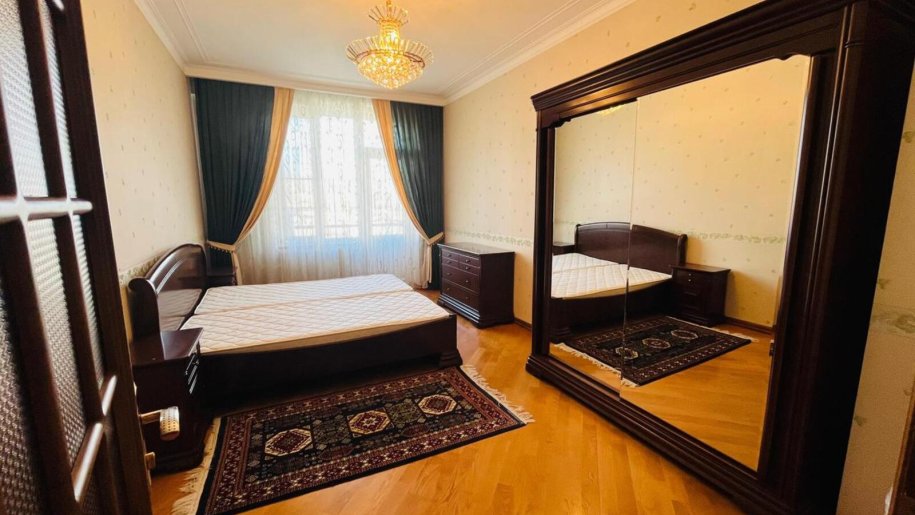 Satılır 5 otaqlı yeni tikili, 190 m², 28 May m.-9