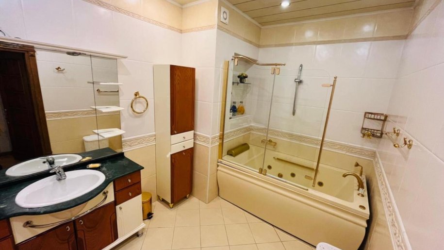 Satılır 5 otaqlı yeni tikili, 190 m², 28 May m.-10