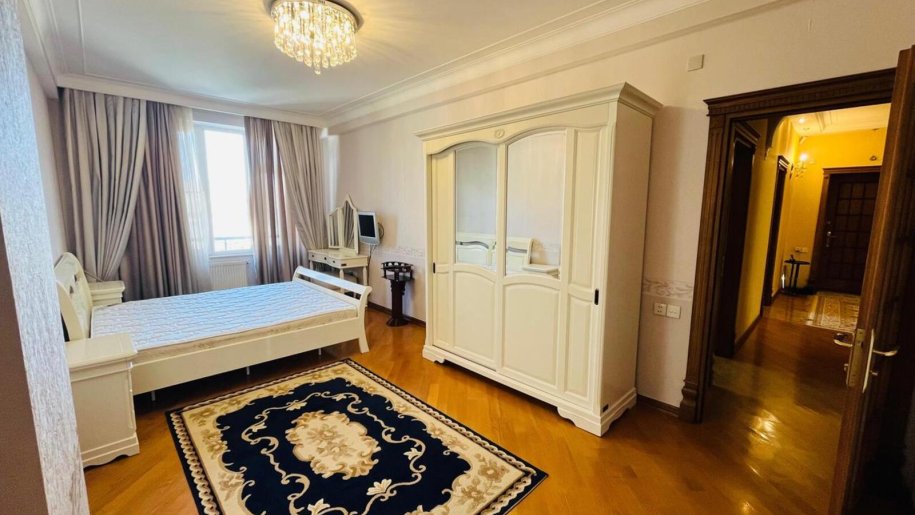 Satılır 5 otaqlı yeni tikili, 190 m², 28 May m.-11