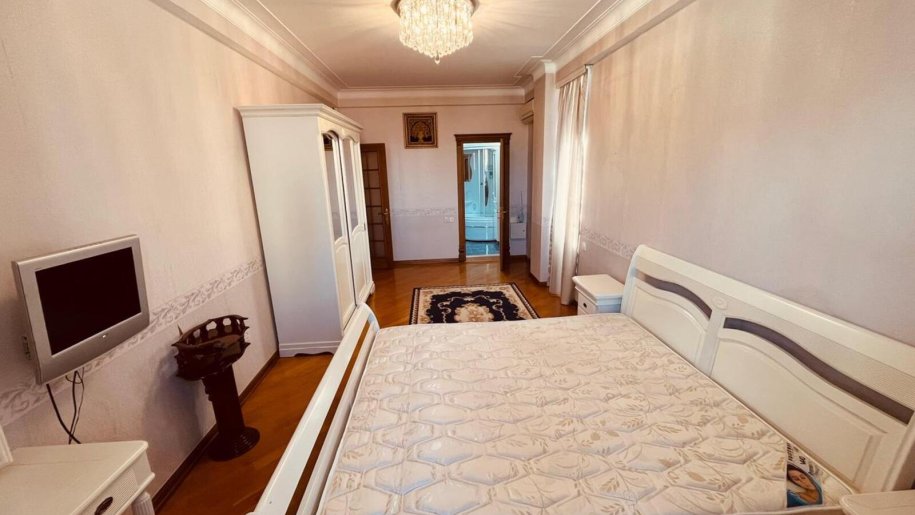 Satılır 5 otaqlı yeni tikili, 190 m², 28 May m.-13