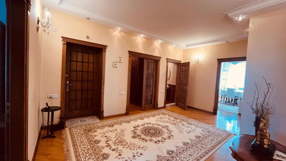 Satılır 5 otaqlı yeni tikili, 190 m², 28 May m.-16