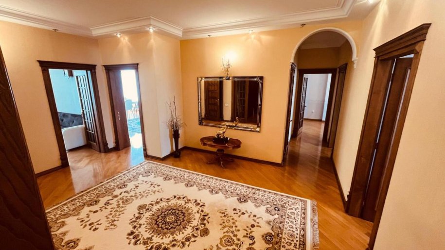 Satılır 5 otaqlı yeni tikili, 190 m², 28 May m.-18