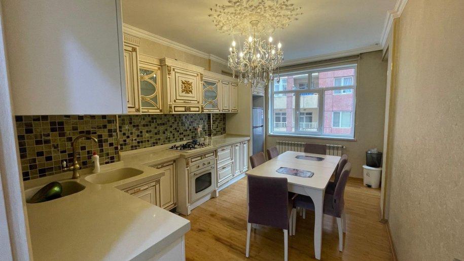 Kirayə verilir 3 otaqlı yeni tikili, 120 m², İnşaatçılar m.-13