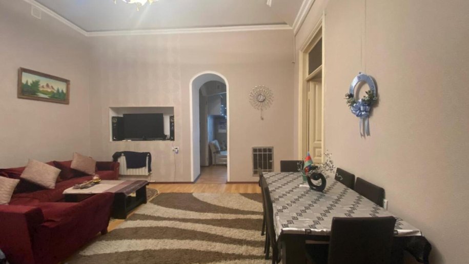 Satılır 4 otaqlı köhnə tikili, 100 m², Sahil m.-1