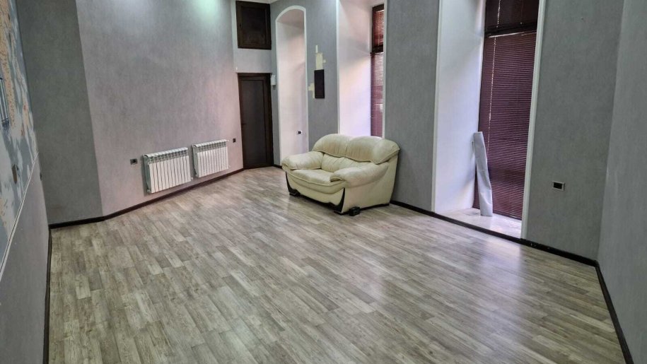 200 m<sup>2</sup> ofis icarəyə verilir, İçərişəhər m.-6