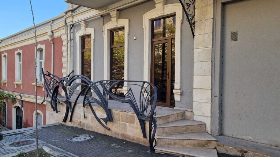 200 m<sup>2</sup> ofis icarəyə verilir, İçərişəhər m.-9