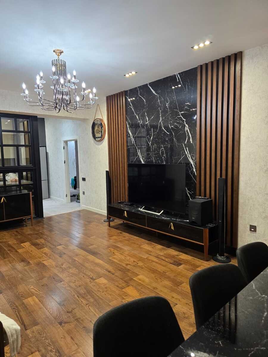 Kirayə verilir 4 otaqlı yeni tikili, 150 m², 28 May m.-1