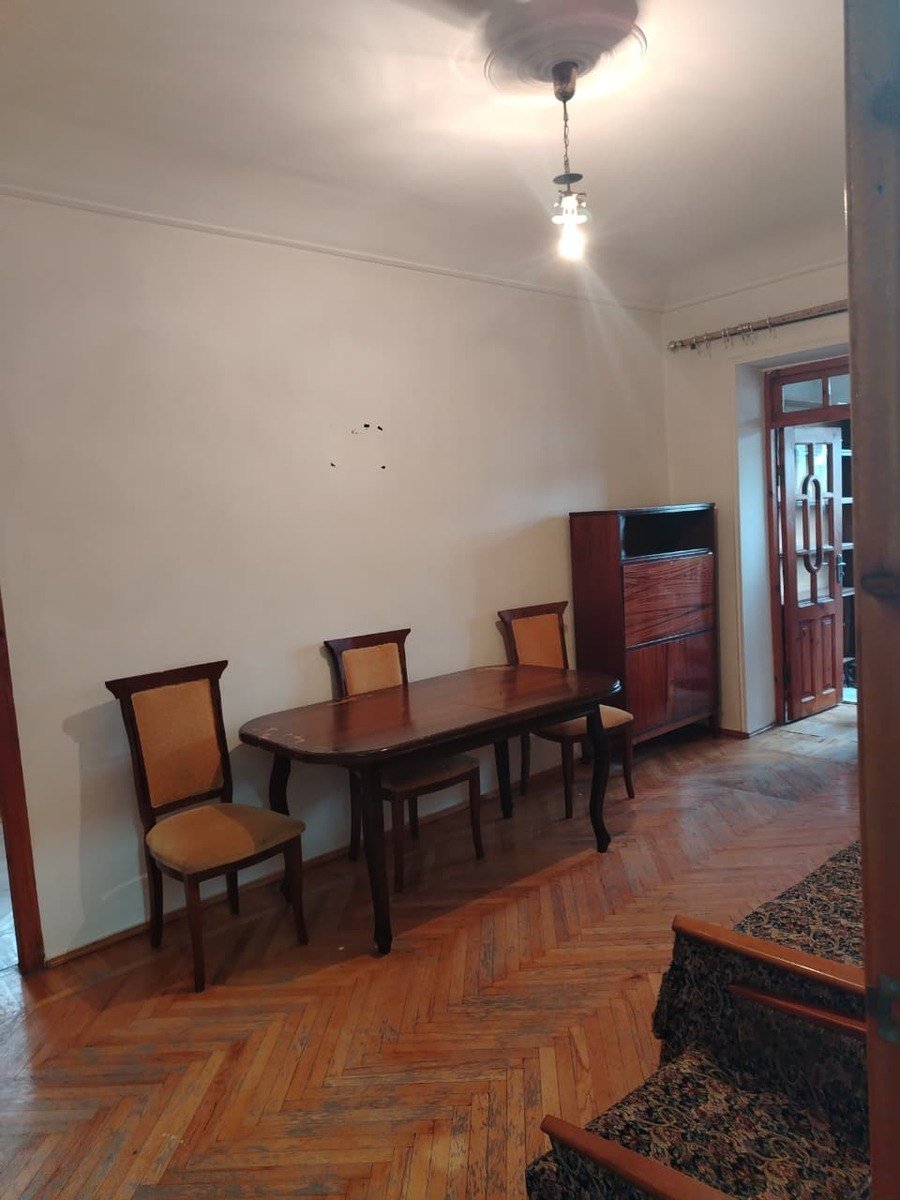 Satılır 2 otaqlı köhnə tikili, 50 m², Elmlər Akademiyası m.-3