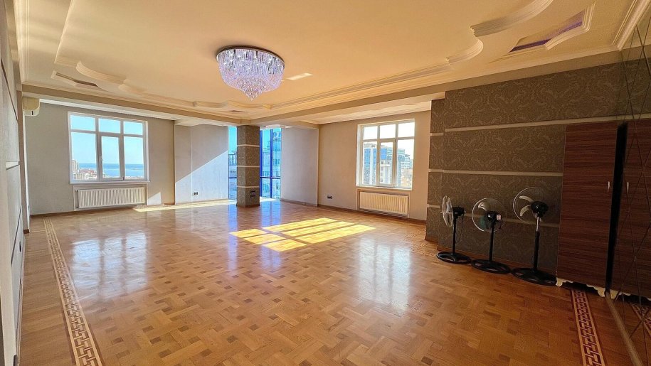 Satılır 4 otaqlı yeni tikili, 220 m², 28 May m.-1