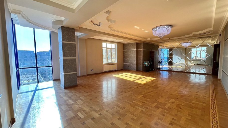 Satılır 4 otaqlı yeni tikili, 220 m², 28 May m.-2