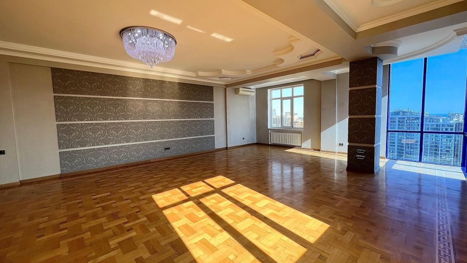 Satılır 4 otaqlı yeni tikili, 220 m², 28 May m.-3