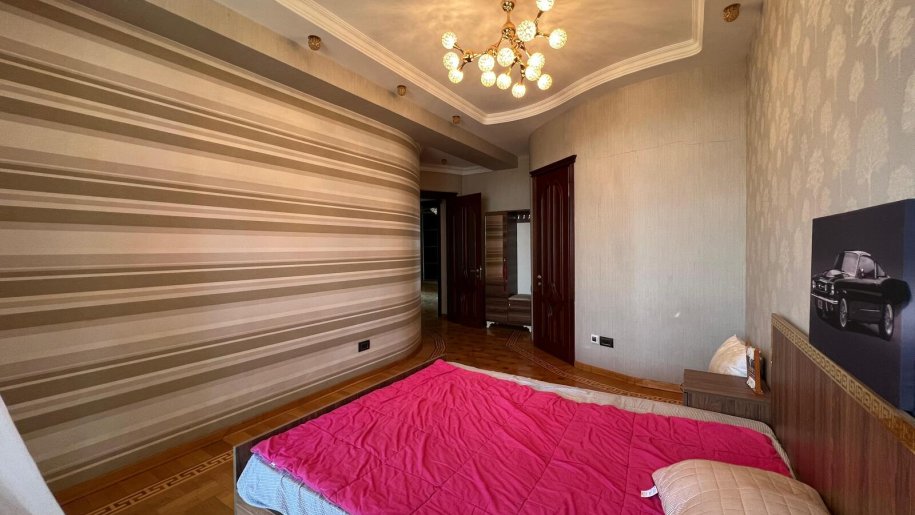 Satılır 4 otaqlı yeni tikili, 220 m², 28 May m.-5