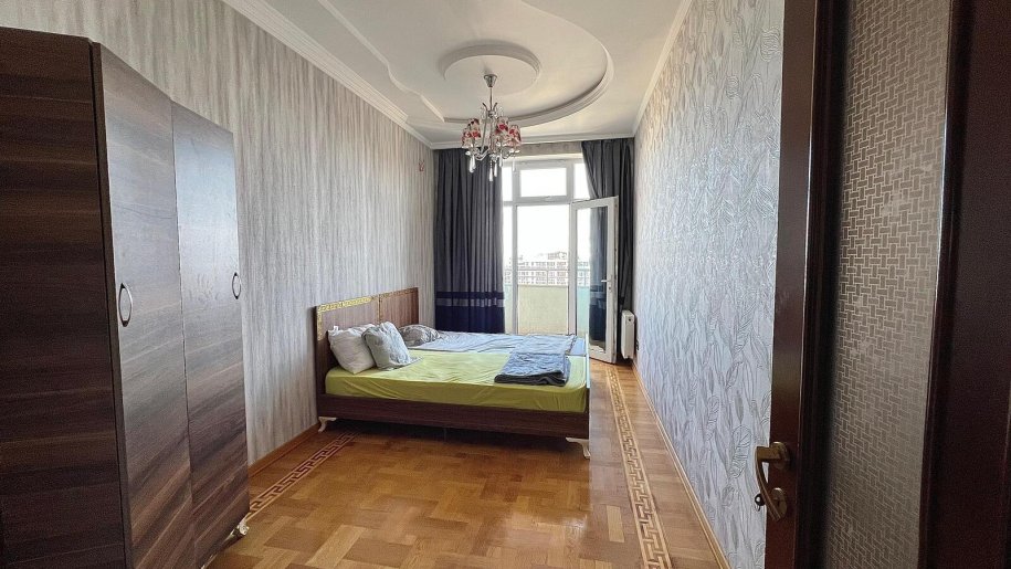 Satılır 4 otaqlı yeni tikili, 220 m², 28 May m.-7