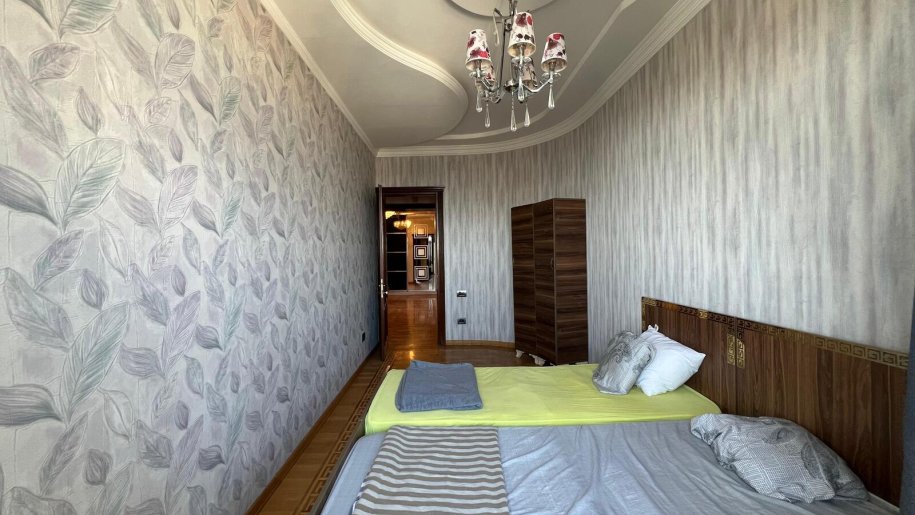 Satılır 4 otaqlı yeni tikili, 220 m², 28 May m.-8