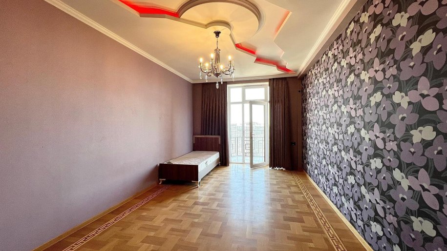 Satılır 4 otaqlı yeni tikili, 220 m², 28 May m.-9