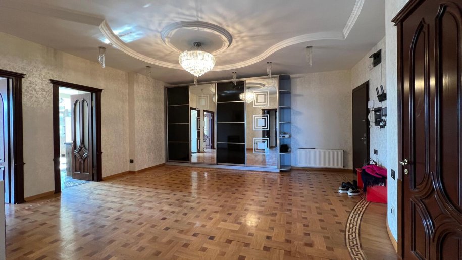 Satılır 4 otaqlı yeni tikili, 220 m², 28 May m.-15