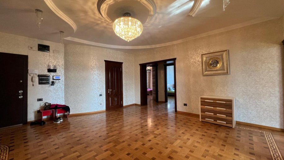 Satılır 4 otaqlı yeni tikili, 220 m², 28 May m.-16